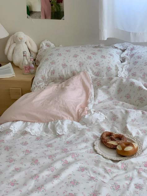 Pink Floral Coquette Cotton Duvet Cover Set, Ruffle Lace Frill Single/full Duvet Cover Set - Etsy Pink Single Bedroom, Farmhouse Pink Bedroom, Bed Sheets Coquette, Cocette Aesthetic Bedroom, Coquette Bedsheets, Coquette Dorm Room, Coquette Bedding, Bed Aesthetic, Coquette Vibes