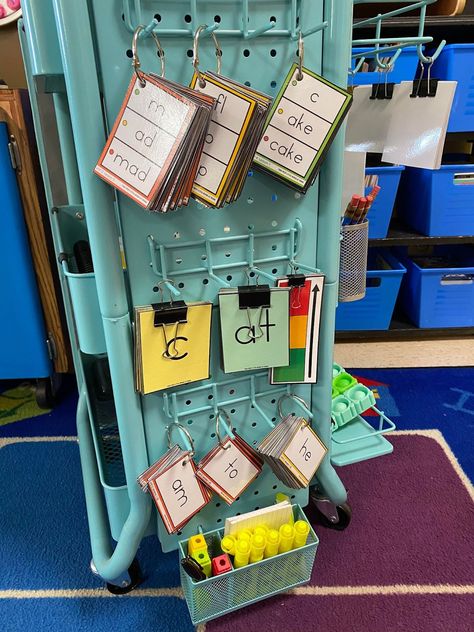 Reading Cart, Guided Phonics, Reading Intervention Classroom, Reading Intervention Activities, Phonics Curriculum, Intervention Classroom, The Science Of Reading, First Grade Phonics, Small Group Reading