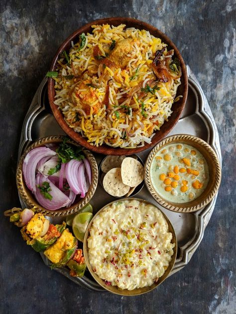 Indian Thali, Indian Food Photography, Indian Meals, Germany Food, Indian Dinner, Desi Food, India Food, English Food, Chapati