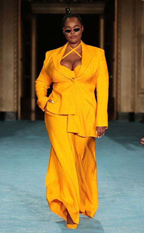 Photos from Every Size-Inclusive Look at Fashion Week Spring-Summer 2022 - Page 3 - E! Online Plus Size Runway, Casual Suits, Style Evolution, Donatella Versace, Pant Suits, Spring Summer Trends, Christian Siriano, Red Carpets, Spring Summer 2022