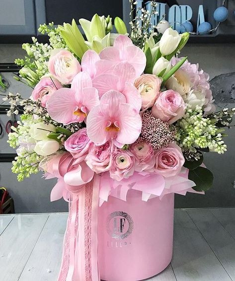 Preserve Flowers, Pink Flower Arrangements, Birthday Flowers Bouquet, Luxury Flower Bouquets, Birthday Bouquet, Creative Flower Arrangements, Boquette Flowers, Flower Arrangements Simple, Modern Flower Arrangements