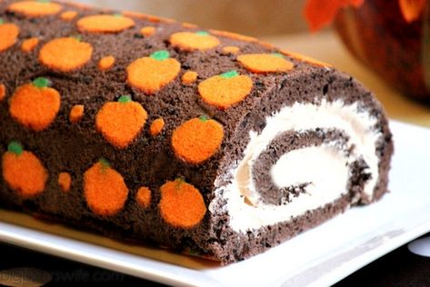 Chocolate Pumpkin Swiss Roll Pumpkin Swiss Roll, Swiss Roll Cake, Cake Rolls, Cake Roll Recipes, Chocolate Pumpkin, Pumpkin Roll, Swiss Roll, A Piece Of Cake, Roll Cake