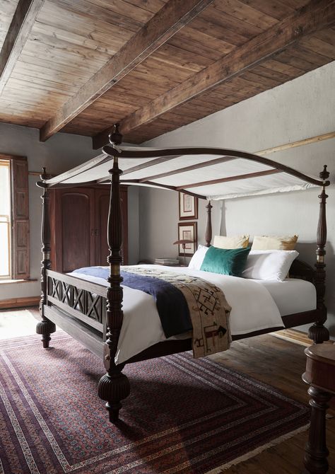 An old farmhose near Cape Town is now a bolthole combining rustic charm with Victorian elegance. Mixing Black And White Furniture, Black And White Furniture Bedroom, Old Rustic Farmhouse, Bedroom Patterns, White Furniture Bedroom, King Canopy Bed, African Living Rooms, Black And White Furniture, Themed Bedrooms