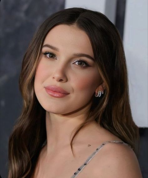 Bobby Brown Movie, Millie Bobby Brown Movies, Bobbi Brown Makeup, Small Gold Hoop Earrings, Bobby Brown Stranger Things, Enola Holmes, Hypoallergenic Earrings, Celebrity Look, Fav Celebs