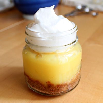 Pie In A Jar, Mason Jar Desserts, Dessert Shots, Baby Shower Favors Diy, Baby Shower Cakes Girl, Brunch Drinks, Dessert In A Jar, Shower Desserts, Mason Jar Meals