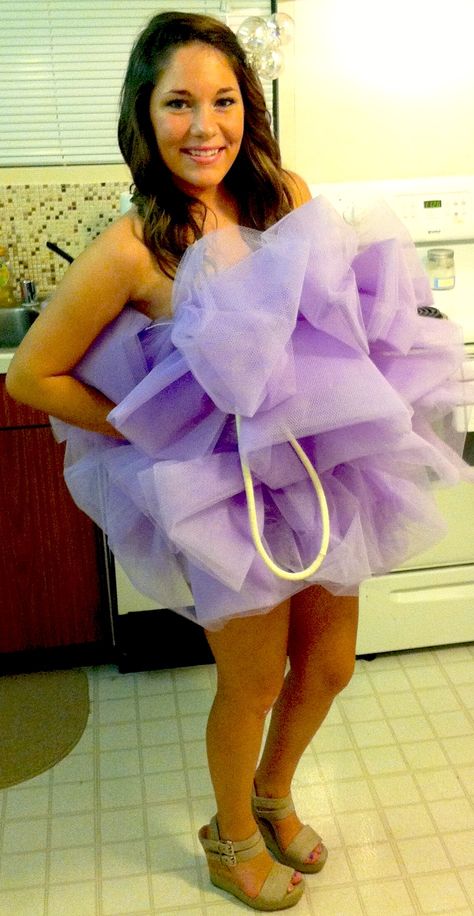 Halloween DIY Costume Loofah Diy Loofah Costume, Diy Loofah, Loofah Costume, Fun Holidays, Costume For Halloween, Diy Costume, Halloween Costumes Makeup, Creative Valentines, Diy Valentines Crafts