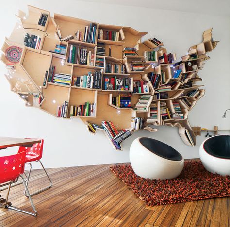 20+ Of The Most Creative Bookshelves Ever Unique Bookshelves, Creative Bookshelves, Cool Bookshelves, Regal Design, Bookshelf Design, Home Libraries, Wood Crafts Diy, Home Library, Book Shelf