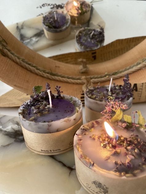 Dried Flower Candles, Candle Making Recipes, Diy Candles Homemade, Photo Pinterest, Soya Mumu, Homemade Scented Candles, Candle Projects, Diy Candles Scented, Meditation Candles