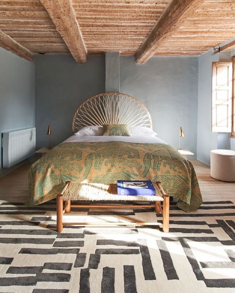 Farrow & Ball on Instagram: “This holiday home bedroom has us dreaming of relaxed summer getaways in the South of France ✨ #Hazy from our California Collection,…” Holiday Bedroom, Interior Desig, Farrow And Ball, Beautiful Bedrooms, Farrow Ball, Elle Decor, Outdoor Bed, Home Bedroom, Bed Spreads