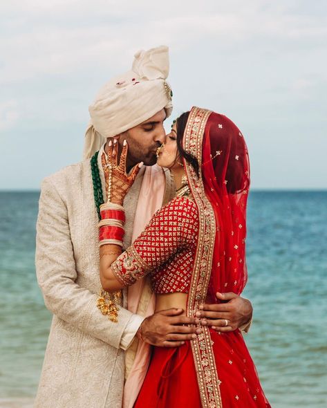 'Never Have I Ever' Richa Moorjani's four-day extravaganza in Cancun was a celebration to remember. #WeddingInspiration #Cancun #Indian #RichaMoorjani Kanjeevaram Bride, Couples Sketch, Richa Moorjani, Cpl Dp, Marriage Poses, Weddings In Mexico, Indian Wedding Theme, Wedding Fits, Indian Wedding Poses