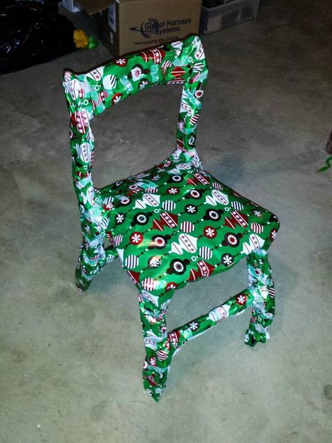 21 People Who Got Creative With Their Gift Wrapping- I hope it's an iPhone Christmas Gift Pranks, Funny Christmas Presents, Iphone Gifts, Christmas Gift Baskets Diy, Christmas Wrapping Ideas, Xmas Gift Wrap, Prank Gifts, Easy Diy Christmas Gifts, Chair Aesthetic