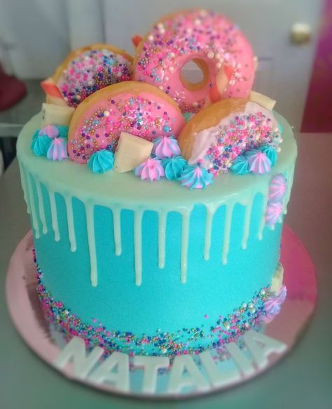 Doughnut Theme Cake, Candy Theme Cake, Sprinkle Drip Cake, Donut Cakes, Comic Cake, Cake Drip, Donut Theme Party, Vintage Heart Cake, Cake Designs For Girl