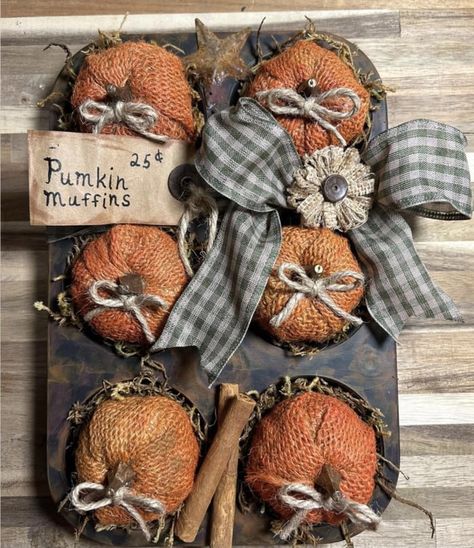 Old Muffin Tins Crafts, Muffin Pan Crafts Ideas, Primitive Fall Crafts Diy, Muffin Tin Crafts, Muffin Pumpkin, Farmhouse Fall Decor Diy, Primitive Crafts Diy, Farmhouse Fall Decor Ideas, Hammons Nest