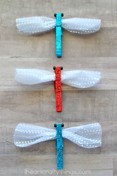 Sparkly Clothespin Dragonfly Craft | I Heart Crafty Things Clothespin Dragonfly, Dragonfly Craft, Clothespin Art, Dragon Fly Craft, Fly Craft, Clothespin Crafts, Insect Crafts, Pin Crafts, Grinch Ornaments