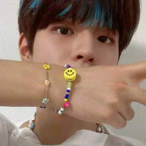 Straykids Accessories, Seungmin Bracelet, I Love You Puppy, Pop Beads, Diy Jewelry Rings, Kim Seungmin, Beaded Necklace Diy, Kids Bracelets, Stray Kids Seungmin