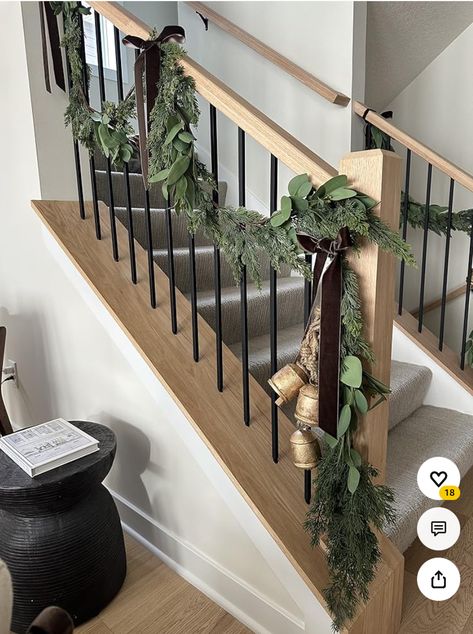 Staircase Landing Ideas, Stair Accent Wall, Beckham House, Decorating Stairs, Stair Landing Decor, Landing Decor, Staircase Garland, House Diys, Farmhouse Staircase