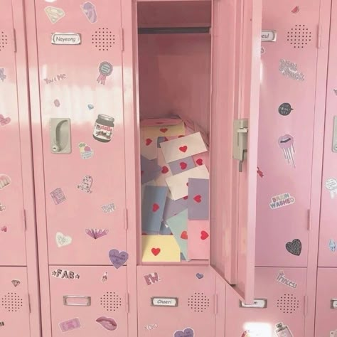 Pink School Locker Aesthetic, Pink Locker Aesthetic, Willows Aesthetic, Blair Willows, Pink Locker, Barbie Princess Charm School, Karma Police, Valentines Shoot, 2000 Aesthetic