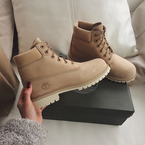 Beige Timberland Boots Outfit, Women’s Timberland Boots, Tan Timberland Boots Outfit, Botas Timberland Mujer Outfit, Outfit Botas Timberland Mujer, Timberland Boots Aesthetic, Boots Timberland Women, Outfits Con Botas Timberland, Timberland Boots Outfit Women