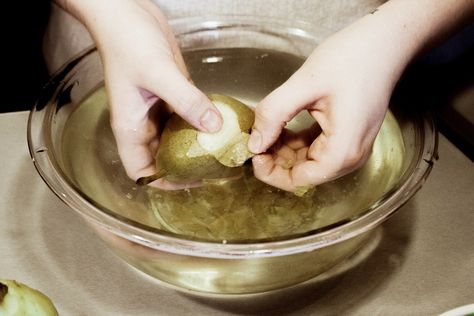 How to Peel a Pear Without Making a Mess Pear Jelly From Peels, How To Peel Pears, Pear Recipes Easy, Canning Pears, Pear Preserves, Pear Jam, Pear Fruit, Pear Recipes, Fruit Peel