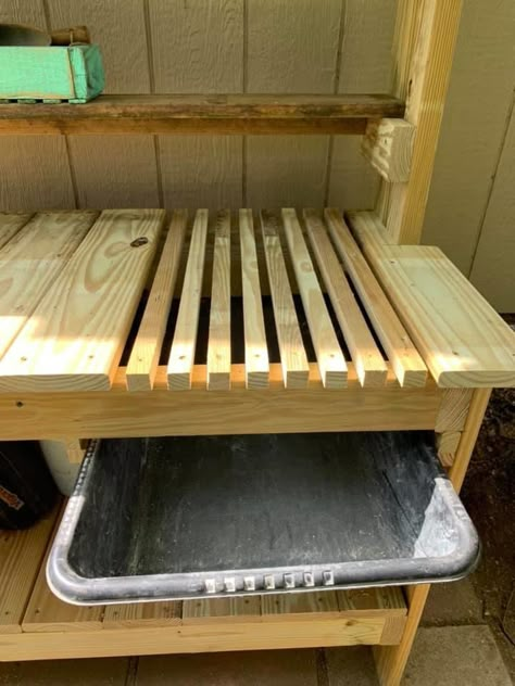 Metal Potting Table, Rustic Potting Bench Ideas Diy, Outdoor Seedling Station, Planter Table Outdoor, Potting Area Ideas Spaces, Potting Station Ideas, Planting Station Potting Tables, Potting Station Diy, Garden Potting Station