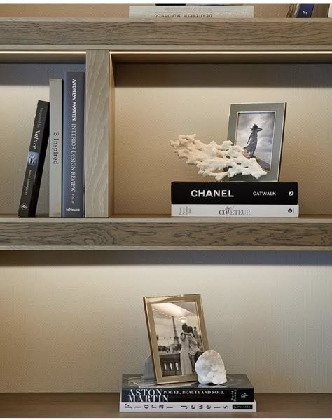 Display Shelf Design, Sophie Paterson Interiors, Modern Classic Living Room, Sophie Paterson, Snug Room, Console Styling, Joinery Details, Cabinetry Design, Luxury Dining Room