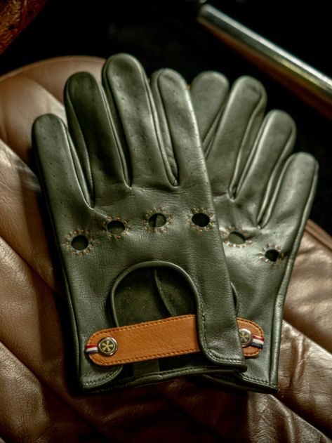 Vintage Leather Driving Gloves Green Gloves, Leather Driving Gloves, Gloves Vintage, Glove Pattern, Vintage Gloves, British Racing Green, Driving Gloves, Racing Green, Old Money Style