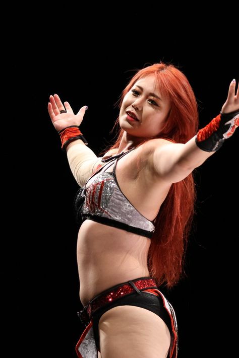 MAIKA STARDOM NJPW PRO WRESTLING Female Pro Wrestlers, Japanese Wrestling Women, Maika Stardom, Stardom Wrestling, Wrestling Pose, Wrestling Poses, Woman Wrestler, Japanese Wrestling, Female Wrestling