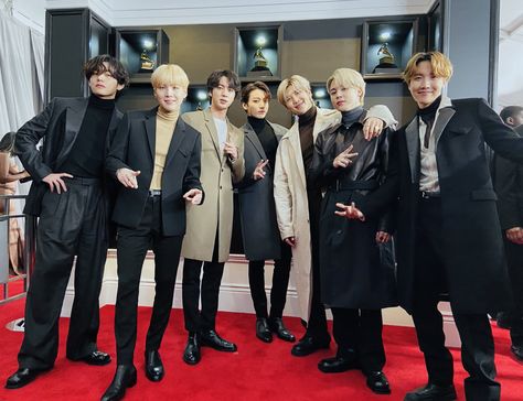 #BTS #grammys2020 #seokjin #taehyung #jimin #yoongi #hoseok #namjoon #jungkook Grammys 2020, V Bta, Devon Aoki, Steve Aoki, Bts Group Photos, Billboard Music Awards, Bulletproof Boy Scouts, Bts Group, About Bts