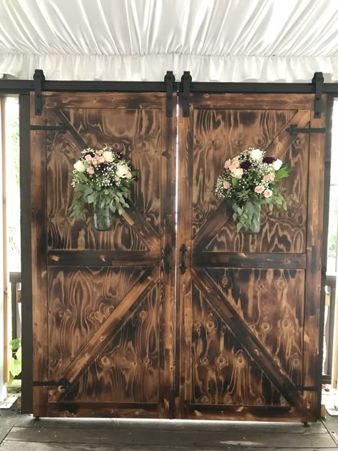 Barn Door Wedding Entrance, Barn Door Wedding, Cowboy Themed Birthday Party, Ceremony Entrance, Wedding Doors, Inside Barn Doors, Wood Barn Door, Christmas Decorations Easy, Wedding 2025