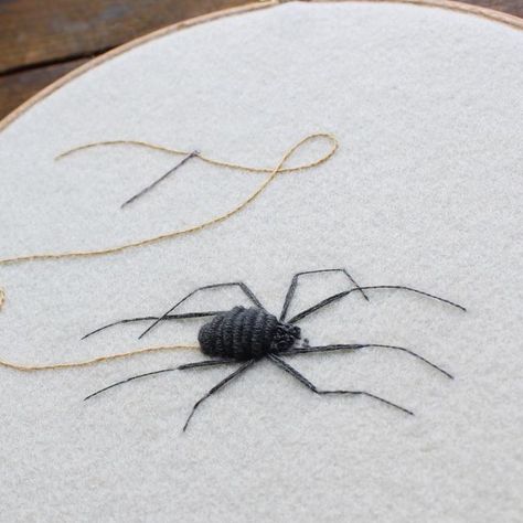 Sculptural Spider Embroideries Made Formed From Gorgeous Knots | Embroidery – Brown Paper Bag | Bloglovin’ Adam Pritchett, Creepy Embroidery, Embroidered Bugs, Insect Embroidery, Mister Finch, Bugs Embroidery, Creepy Crawlers, Flat Pattern, Art Time