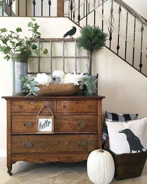 Charming and Budget Friendly Farmhouse Entryway Ideas Decorating Entryway, Farmhouse Entryway Ideas, Entryway Dresser, Rustic Farmhouse Entryway, Entryway Farmhouse, Entryway Decorating, Dresser In Living Room, Foyer Furniture, Home Decor Entryway