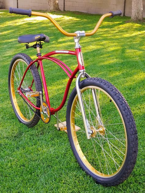 Klunker Bike, Cruiser Bike Accessories, Custom Beach Cruiser, Urban Bike Style, Schwinn Cruiser, Bici Retro, David Bradley, Bike Restoration, Bmx Cruiser