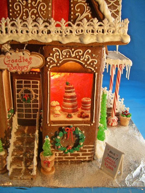 Goodies Bakery Gingerbread House - 2012 Homemade Gingerbread House, Front Lighting, Cool Gingerbread Houses, Trendy House, Gingerbread House Designs, All Things Gingerbread, Gingerbread House Cookies, Gingerbread Party, Gingerbread Christmas Decor