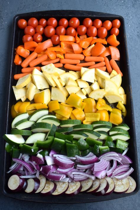 Rainbow Chicken And Veggies, Rainbow Roasted Veggies, Rainbow Of Vegetables, Bbq Chicken And Veggies, Rainbow Dinner Ideas, Rainbow Eating Healthy, Wl Journal, One Sheet Pan Meals, Sheet Pan Vegetables