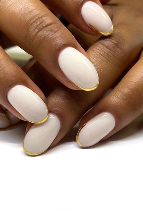 A women's lifestyle destination dedicated to style, entertainment, love, and living beautifully. Gradient Nail Design, Short Round Nails, Transparent Nails, Short Nails Art, Parts Of A Flower, Round Nails, Gradient Nails, Girl Short Hair, Dream Nails