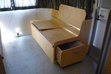 top and side storage access..this is cool Folding Couch, Campervan Bed, Van Bed, Camper Beds, Camper Hacks, Diy Camper Remodel, Folding Sofa Bed, Rv Makeover, Build A Camper