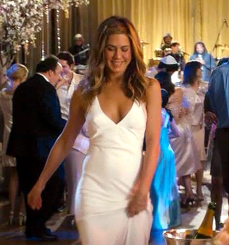 Jennifer Aniston showcases her ridiculous body in one of the sexiest on-screen wedding dresses of all time—look at the plunging neckline and that open back!—when she weds her best friend-turned-pretend husband Adam Sandler at the end of the film. Jennifer Aniston Wedding Dress, Jennifer Aniston Wedding, Jennifer Aniston Movies, Jen Aniston Style, Jennifer Aniston Dress, Just Go With It, Jeniffer Aniston, Jennifer Aniston Style, Jennifer Aniston Hot