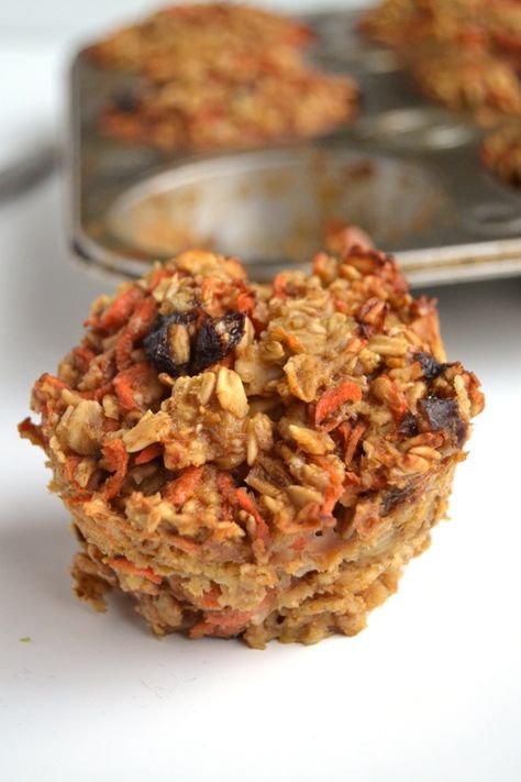 Breakfast With Oatmeal, Oat Carrot Cake, Oat Muffins Healthy, Carrot Oatmeal Muffins, Baked Oatmeal Recipes Healthy, Carrot Cake Baked Oatmeal, Healthy Cream Cheese Frosting, Oatmeal Cupcakes, Baked Oatmeal Muffins