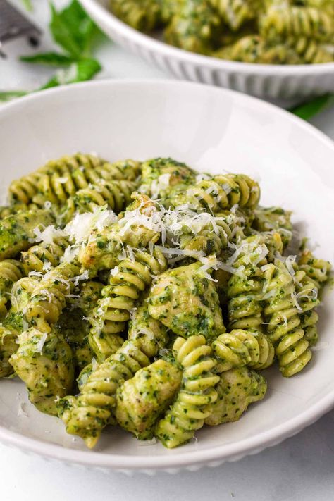 Chicken Pesto Pasta! This creamy chicken pesto pasta is so comforting and packed with fresh basil pesto flavors. The chicken is seasoned and so tender. It's the perfect weeknight dinner. Chicken Pesto Pasta Recipes, Pesto Chicken Spaghetti, Creamy Chicken Pesto Pasta, Best Chicken Seasoning, Chicken Artichoke Pasta, Chicken Margherita, Fresh Basil Pesto, Chicken Pesto Pasta, Creamy Pesto Chicken Pasta