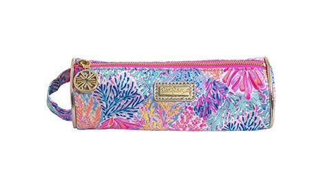 Cutest pencil pouch to stay organized Lily Pulitzer Pencil Bag, Backpack Supplies, Lilly Pulitzer Planner, Cute Pencil Pouches, Preppy School Supplies, School Pouch, Pencil Pouches, Cute Pencil Case, Stationary Items