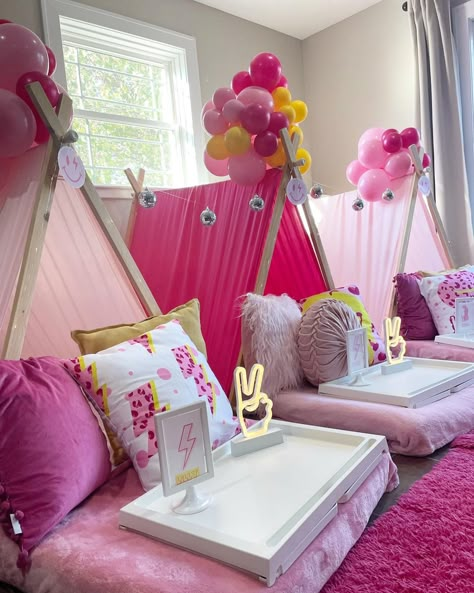 Tint Slumber Party, Preppy Teepee Sleepover, Birthday Themes Sleepover, Tents Birthday Party, Tp Tents Sleepover, Tp Birthday Parties, Preppy Tent Sleepover, Preppy Birthday Tents, Preppy Birthday Sleepover Tents