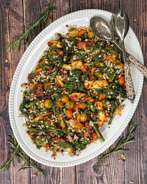 Hassle Back Potatoes, Barley Salad Recipes, Pearl Barley Salad, Barley Recipe, Barley Salad, Pesto Salad, Pesto Dressing, Halloumi Salad, Warm Salad