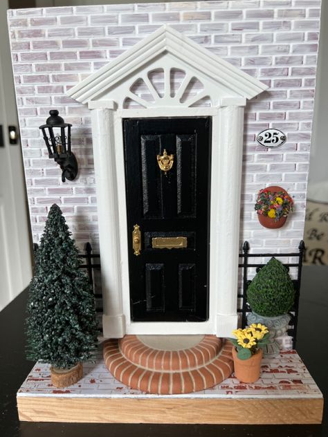 Dollhouse Front Door, Glass Block Crafts, Dollhouse Books, Barbie Diorama, Diy Barbie Furniture, Dollhouse Christmas, Dollhouse Miniatures Diy, Dolls House Interiors, Plastic Bottle Crafts