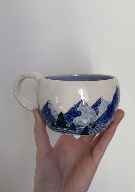 Hand Painted Mountain Mug, Pottery Mug Mountains, Painted Pottery Mountains, Mug Painting Ideas Mountains, Ceramic Painting Mountains, Pottery Painting Ideas Mountains, Mountain Pottery Painting Ideas, Hand Painted Mugs Ideas, Mountain Mugs