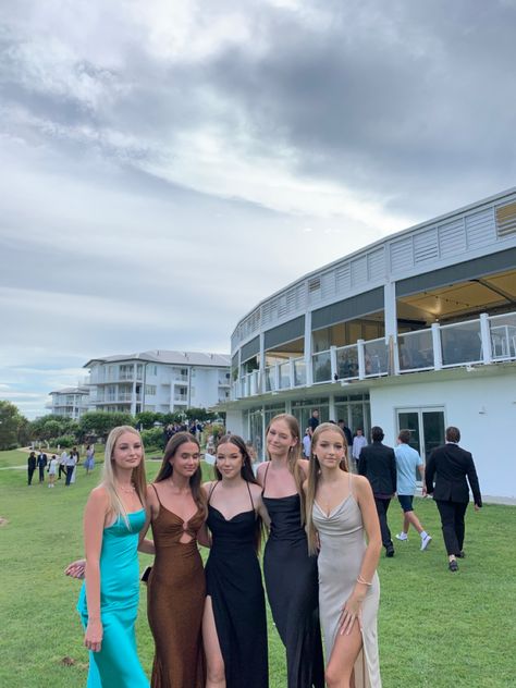 Dresses For Farewell Party In School, Yr 12 Formal Dresses, Year 11 Formal Dresses Australia, Dresses For Farewell Party, Dresses For Farewell, Best Friends Prom, Year 10 Formal Dresses Australia, Best Friend Formal Pictures, Prom Girls Friends