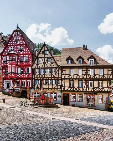 German Buildings, Bavarian Architecture, Bavaria Germany Photography, Germany Small Towns, Old German Town Aesthetic, Germany Village Small Towns, Model Railway Track Plans, European Architecture, World Photo