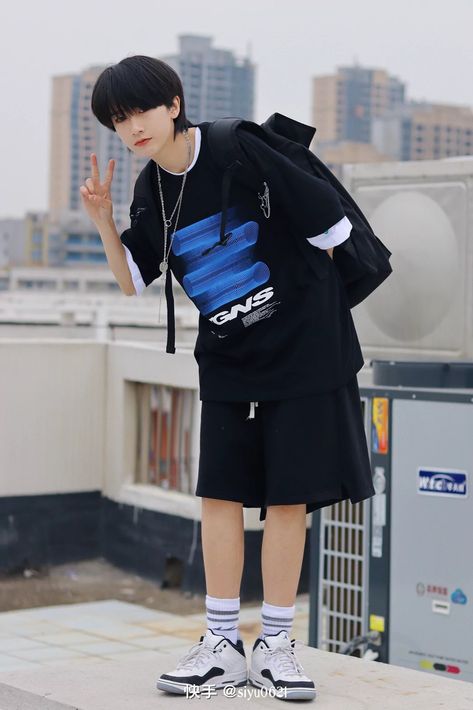 Basketball Shorts Outfit, Fashion Cowok, Oversize Outfit, Minimalist Fashion Men, Tomboy Style Outfits, Not Me, Pretty Style, Tomboy Fashion