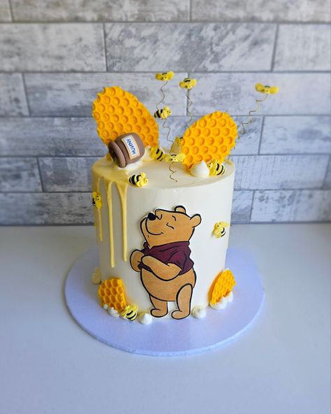 🐻 Winnie the Pooh 🐻 Cake Pooh, Simple Winnie The Pooh Cake, Winnie The Pooh Cake Simple, Winnie The Pooh Birthday Cake Simple, Whinny The Pooh Cakes, Winie Phoo Cakes, Vini Puh Cake, Winnie The Pooh Cake, Funny Blogs