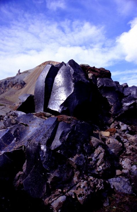 Icelandic Geo Rocks - Jet Black Obsidian Landscape, Obsidian Rock, Raw Obsidian, Glowing Sea, Iceland Island, Igneous Rocks, Geology Rocks, Rock Of Ages, Pretty Rocks