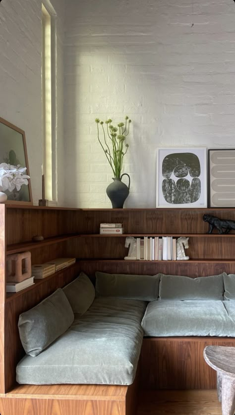 Cozy Space Ideas, Seventies Interior Design, Soft Brutalism Interior, 70s Home Decor 1970s Interior Design, 60s Home Aesthetic, Modern Cabin Living Room, 1970s Interior Design, 1920s Home, Laurel Canyon